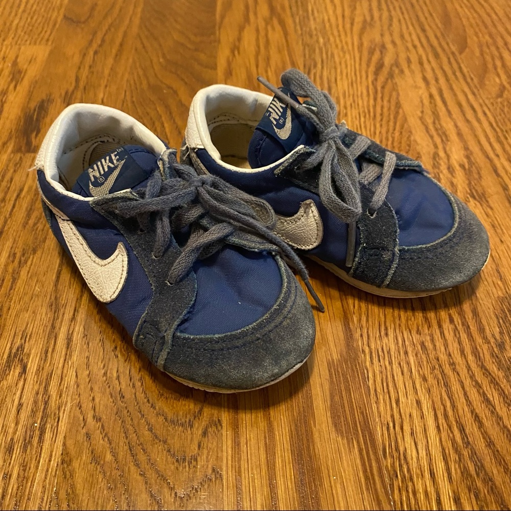 ❤️ Reduced Vintage Nike boys blue tennis shoes.
